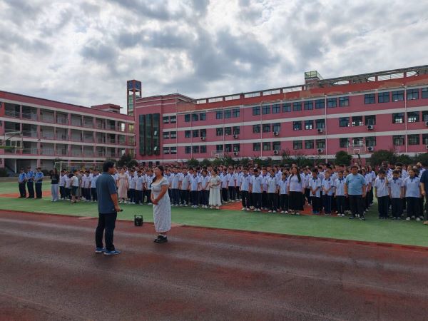 班主任報告班級學(xué)生疏散情況.jpg