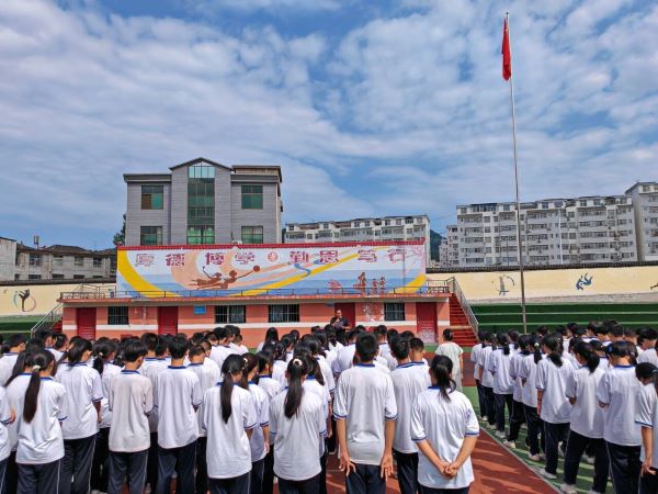 學(xué)校保衛(wèi)處負責(zé)人總結(jié)演練.jpg